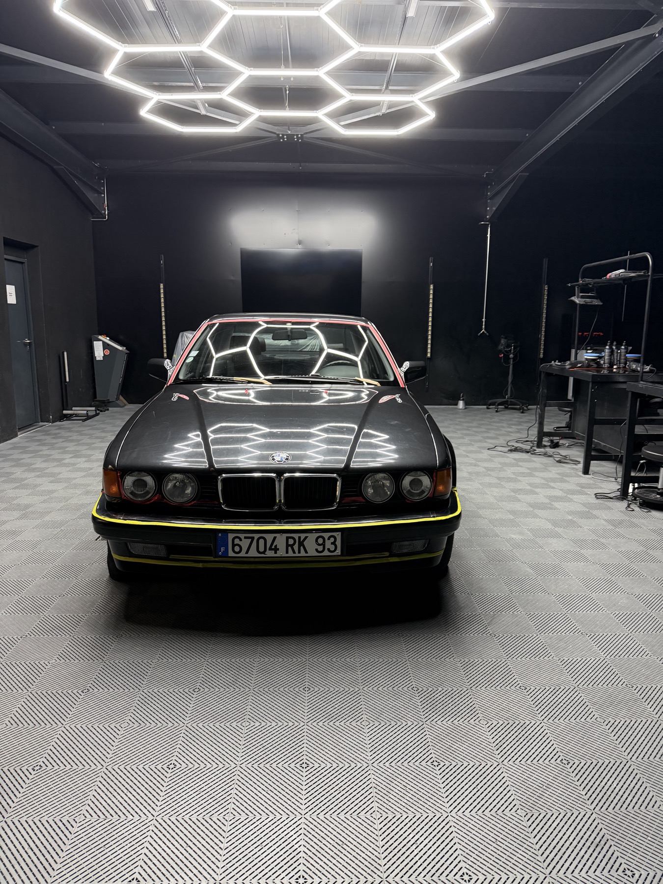 BMW préparée avant correction de peinture